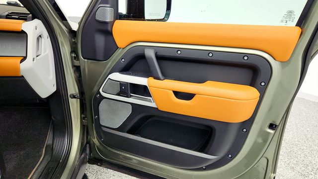 2023 Land Rover Defender 130 S AWD with 22’’ Wheels, Fixed Side Steps & Extended Leather - 22963440 - 25
