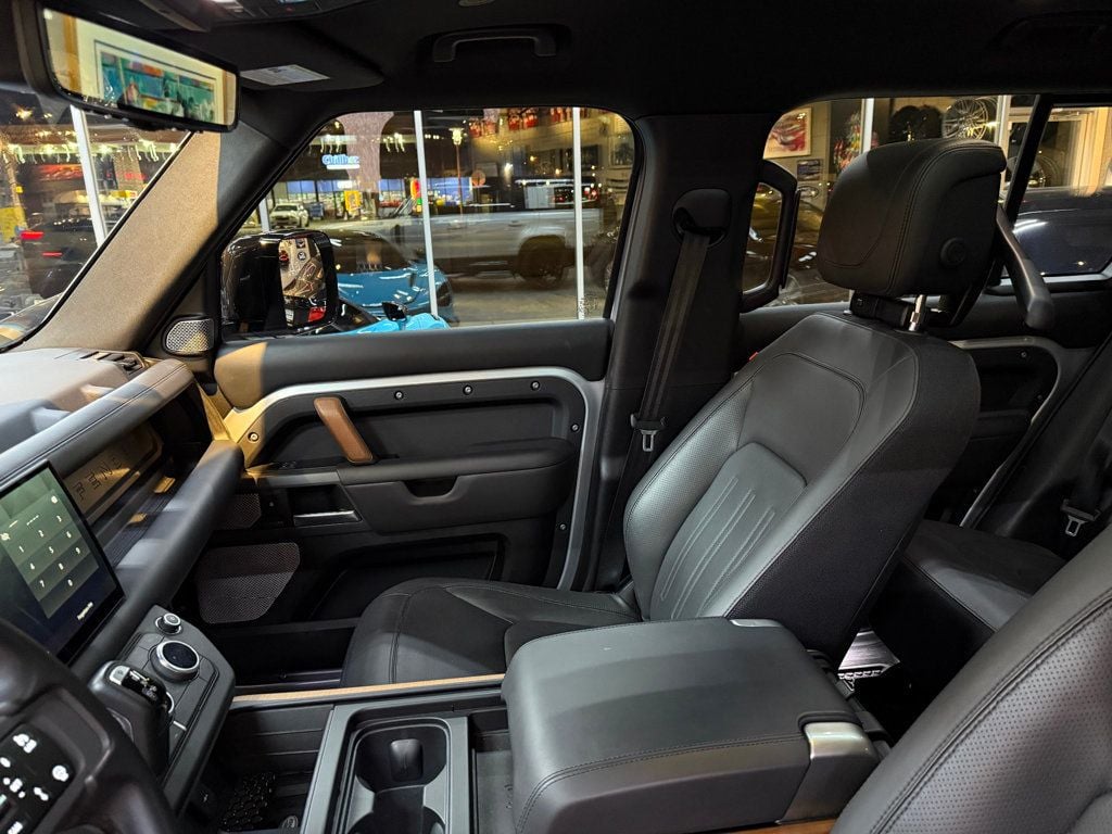 2023 Land Rover Defender 130 X photo 24