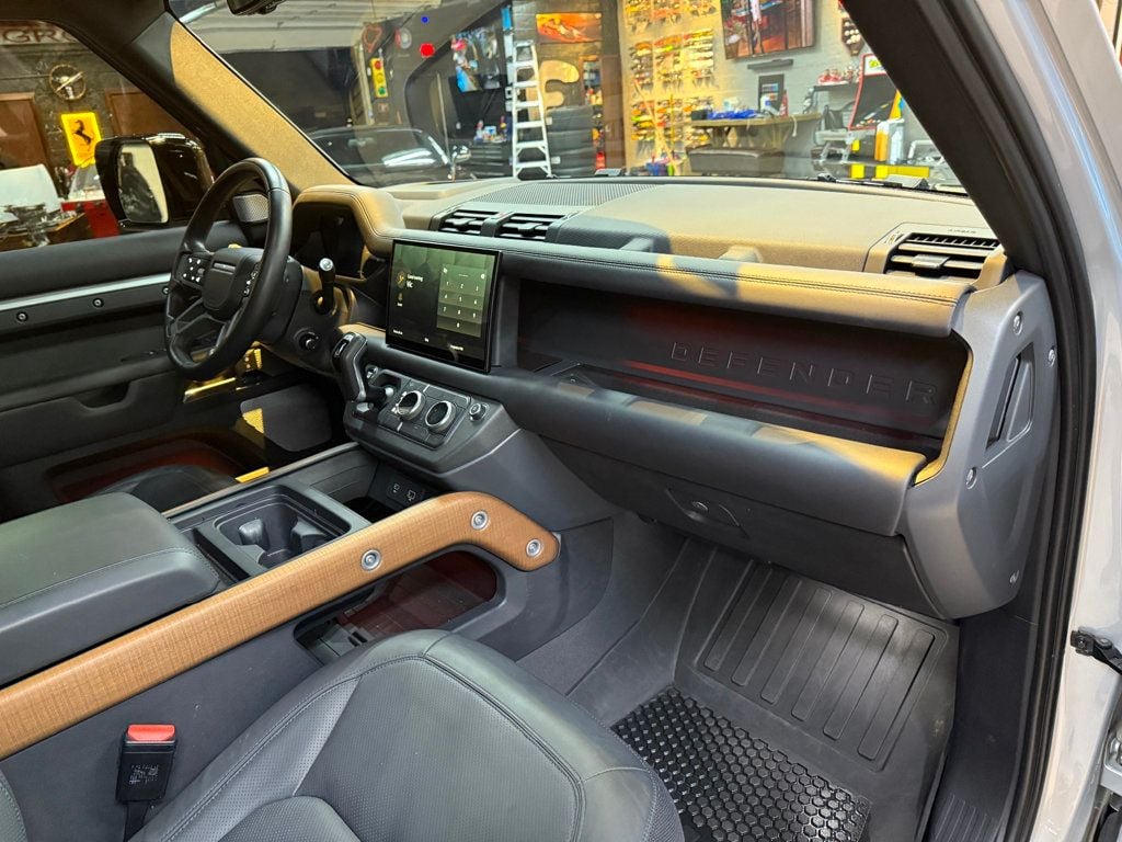 2023 Land Rover Defender 130 X photo 37