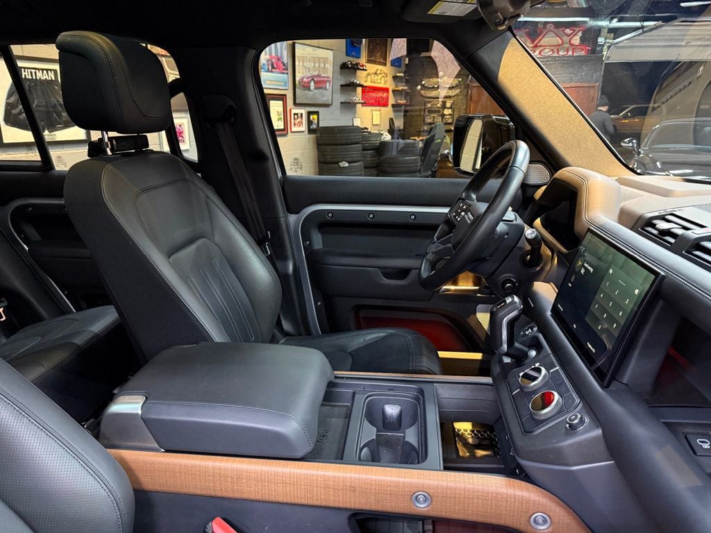2023 Land Rover Defender 130 X photo 38