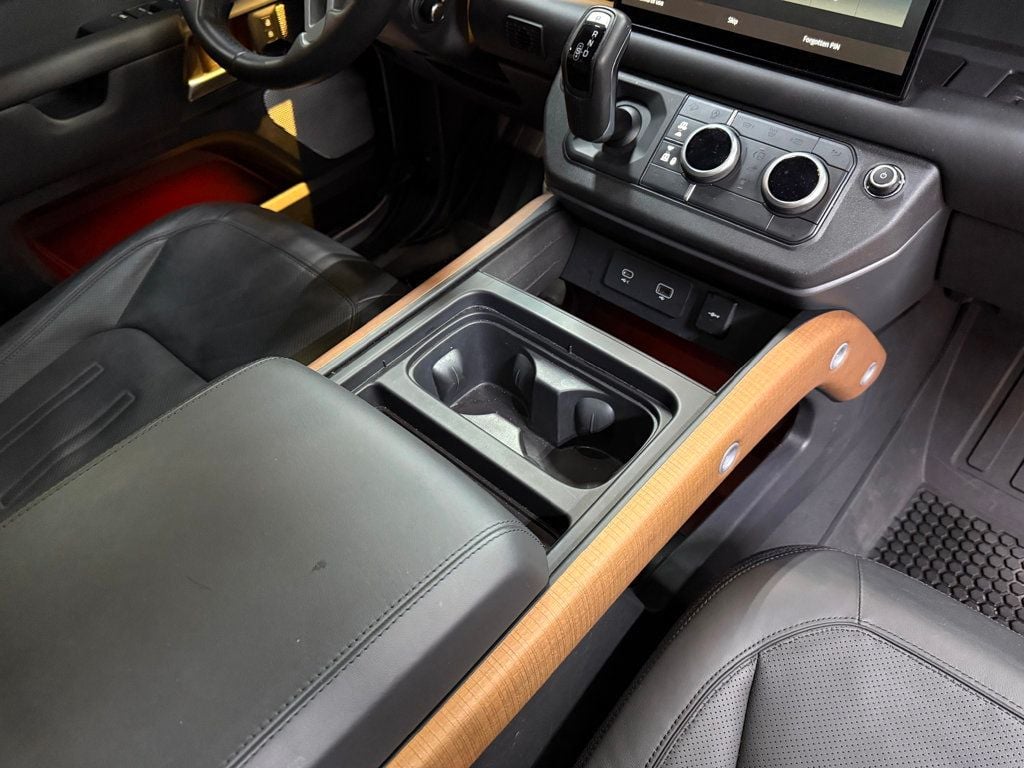 2023 Land Rover Defender 130 X photo 40