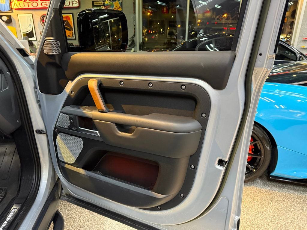 2023 Land Rover Defender 130 X photo 43