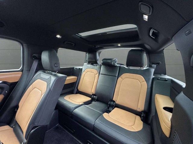 2023 Land Rover Defender 130 X-Dynamic SE AWD - 22950315 - 24