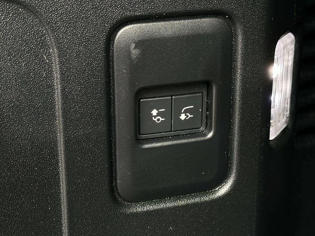 2023 Land Rover Defender 130 X-Dynamic SE AWD - 22950315 - 28