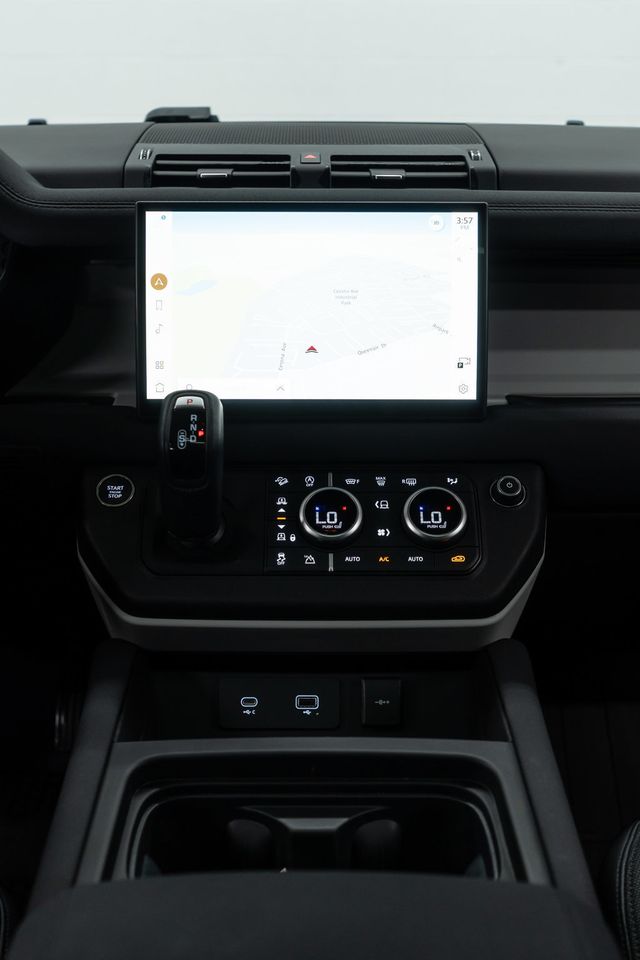 2023 Land Rover Defender 130 X-Dynamic SE AWD - 23069823 - 28