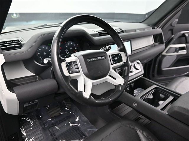 2023 Land Rover Defender 90 S photo 4
