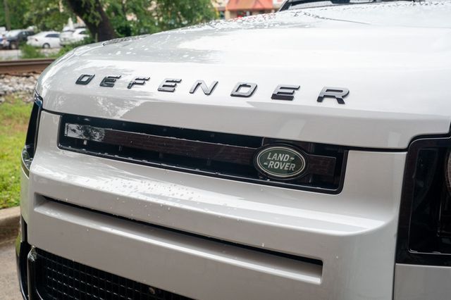2023 Land Rover Defender MSRP$111260/V8-Heated&CooledSeats/BlindSpotMonitor/NAV - 23027430 - 10