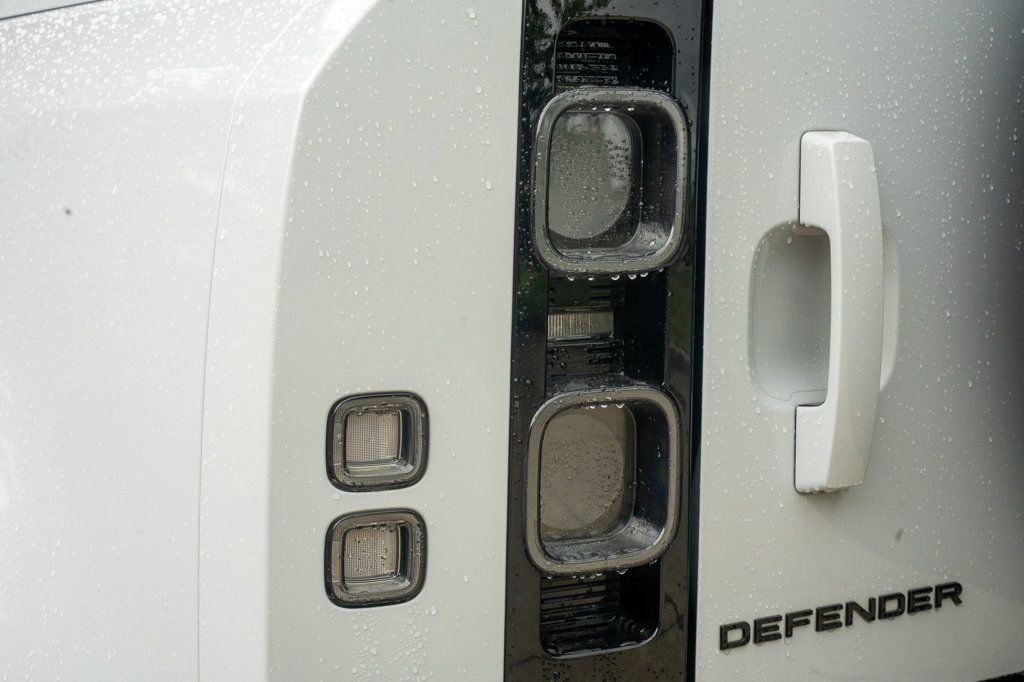 2023 Land Rover Defender MSRP$111260/V8-Heated&CooledSeats/BlindSpotMonitor/NAV - 23027430 - 11