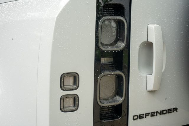 2023 Land Rover Defender MSRP$111260/V8-Heated&CooledSeats/BlindSpotMonitor/NAV - 23027430 - 11
