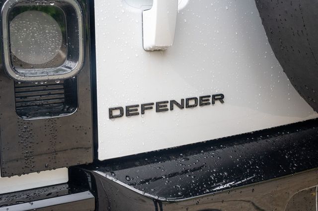 2023 Land Rover Defender MSRP$111260/V8-Heated&CooledSeats/BlindSpotMonitor/NAV - 23027430 - 15