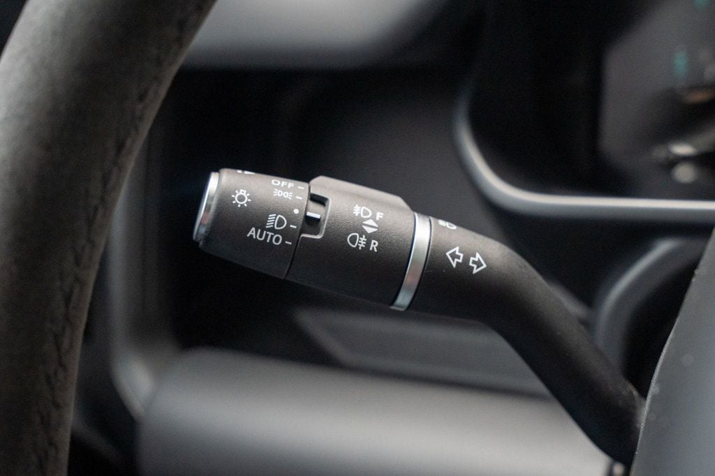 2023 Land Rover Defender MSRP$111260/V8-Heated&CooledSeats/BlindSpotMonitor/NAV - 23027430 - 27