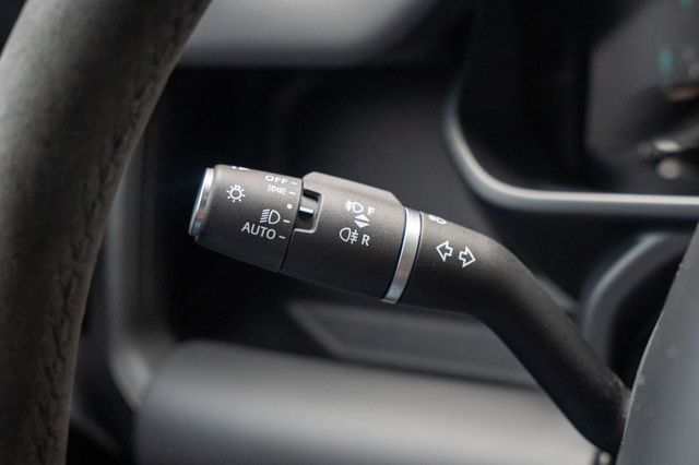 2023 Land Rover Defender MSRP$111260/V8-Heated&CooledSeats/BlindSpotMonitor/NAV - 23027430 - 27
