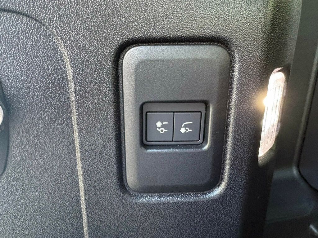 2023 Land Rover Defender MSRP$113,115/Heated&Cooled Seats/Blind Spot/Lane Keep Assist/NAV - 22968685 - 22