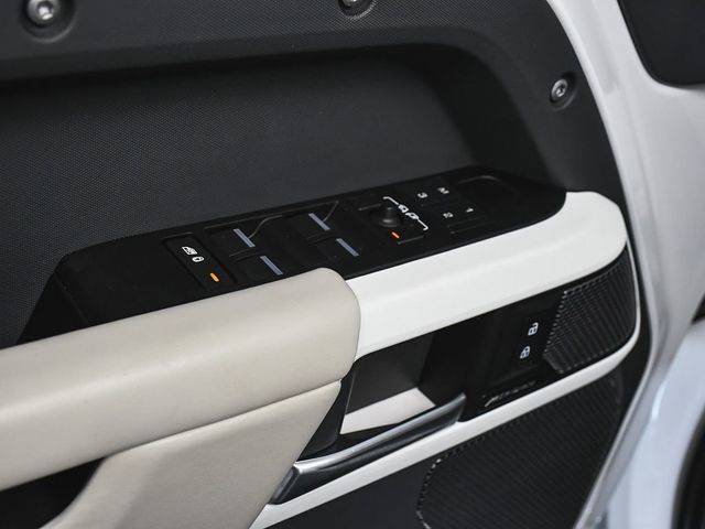 2023 Land Rover Defender 110 S - 23038938 - 9