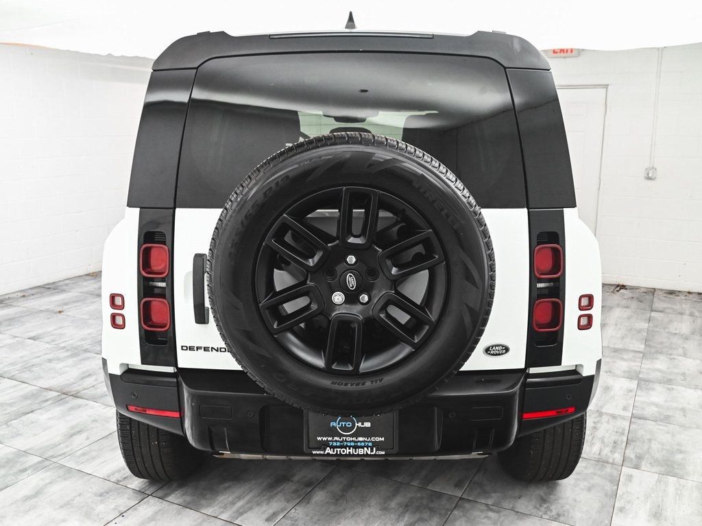 2023 Land Rover Defender 110 S photo 4