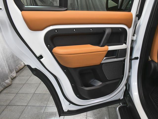 2023 Land Rover Defender 110 SE - 23007257 - 11