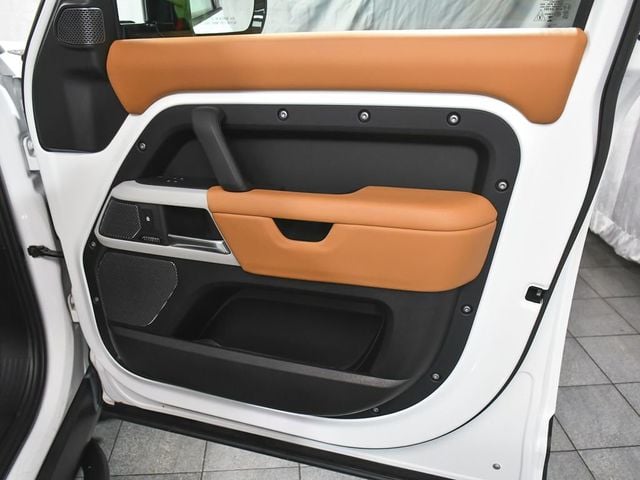 2023 Land Rover Defender 110 SE - 23007257 - 13