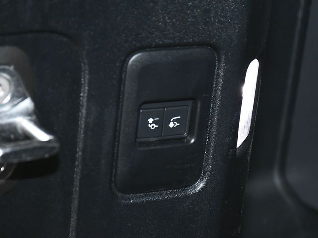 2023 Land Rover Defender 110 SE - 23007257 - 64