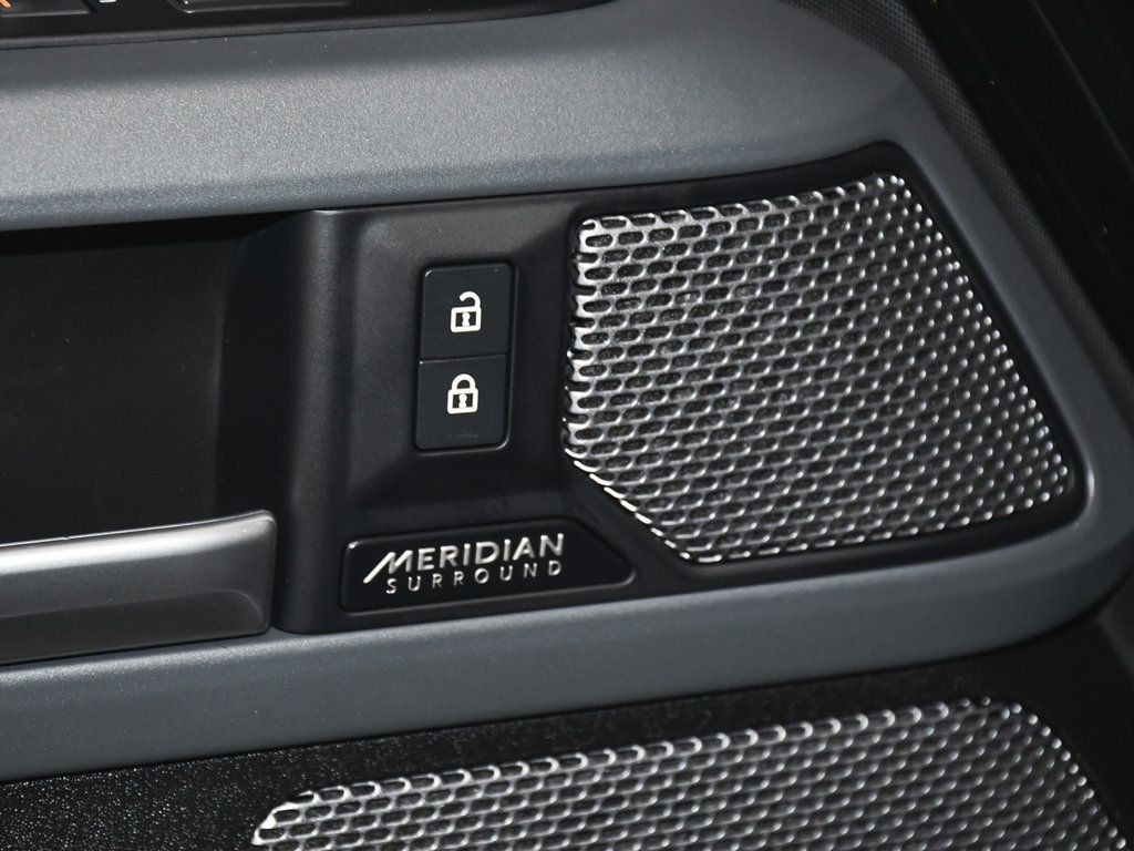 2023 Land Rover Defender 110 photo 4