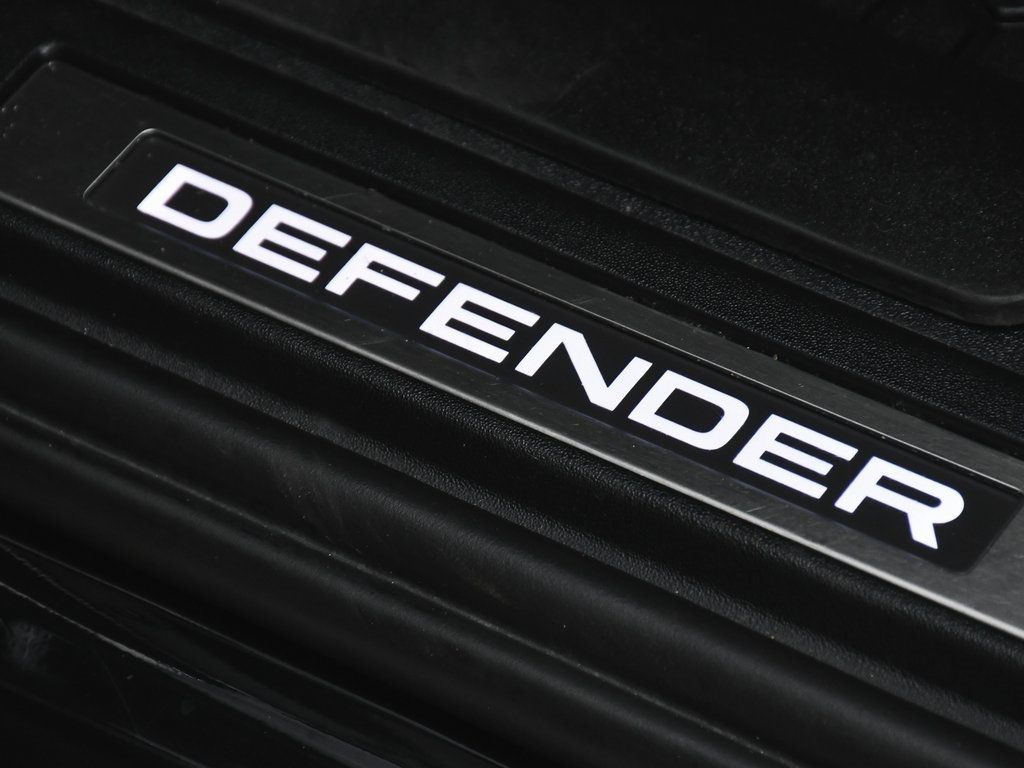 2023 Land Rover Defender 110 photo 5