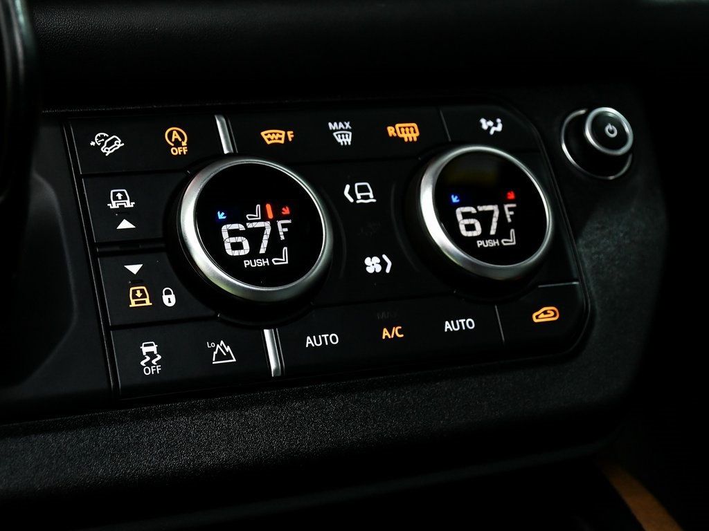 2023 Land Rover Defender 110 photo 22