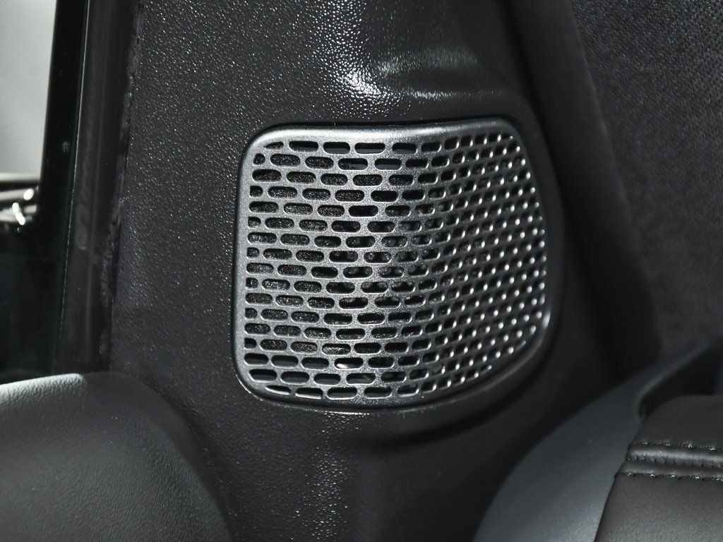 2023 Land Rover Defender 110 photo 24