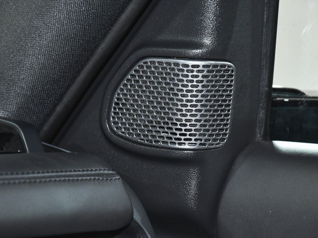2023 Land Rover Defender 110 photo 25