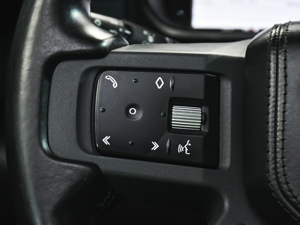 2023 Land Rover Defender 110 photo 27
