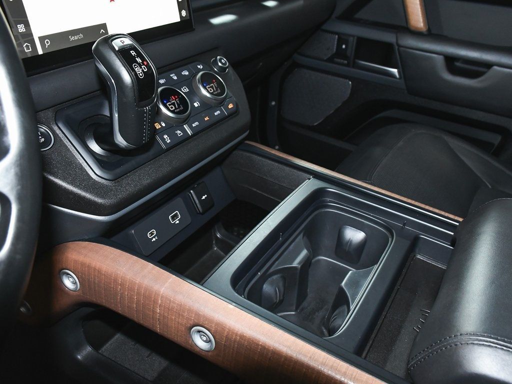 2023 Land Rover Defender 110 photo 31