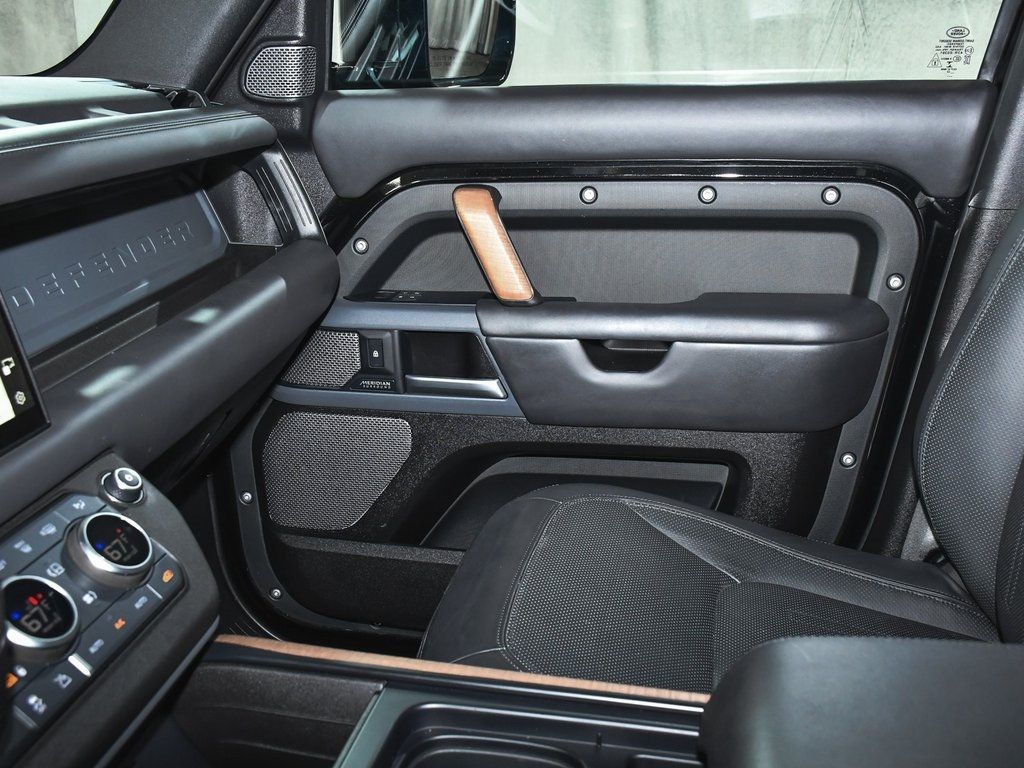 2023 Land Rover Defender 110 photo 34