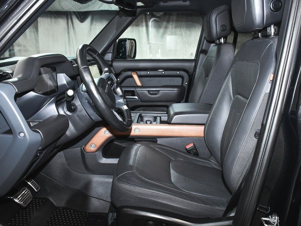 2023 Land Rover Defender 110 photo 35