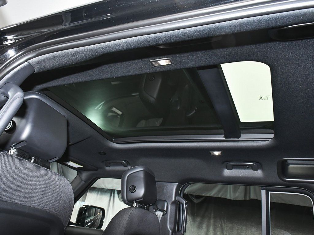 2023 Land Rover Defender 110 photo 38