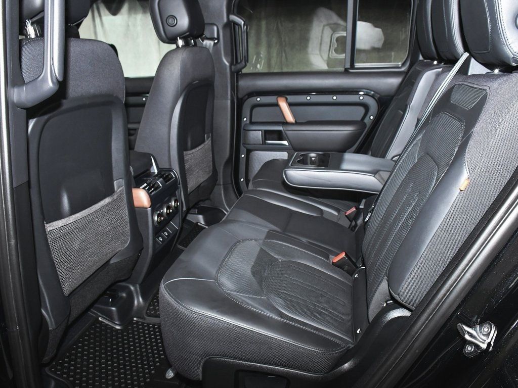 2023 Land Rover Defender 110 photo 39