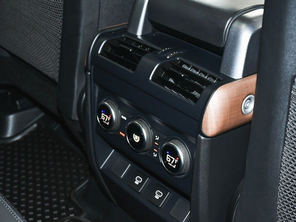 2023 Land Rover Defender 110 photo 40