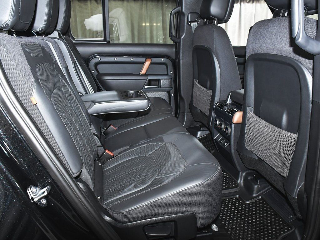 2023 Land Rover Defender 110 photo 42