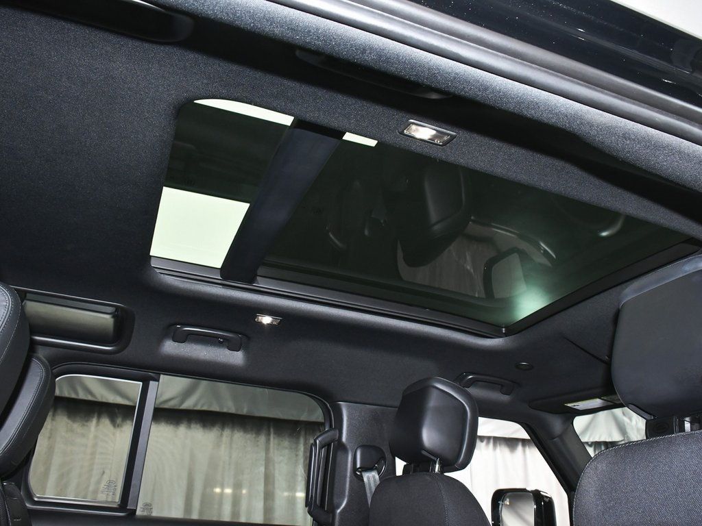 2023 Land Rover Defender 110 photo 43