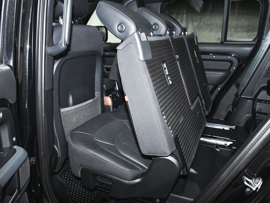 2023 Land Rover Defender 110 photo 44