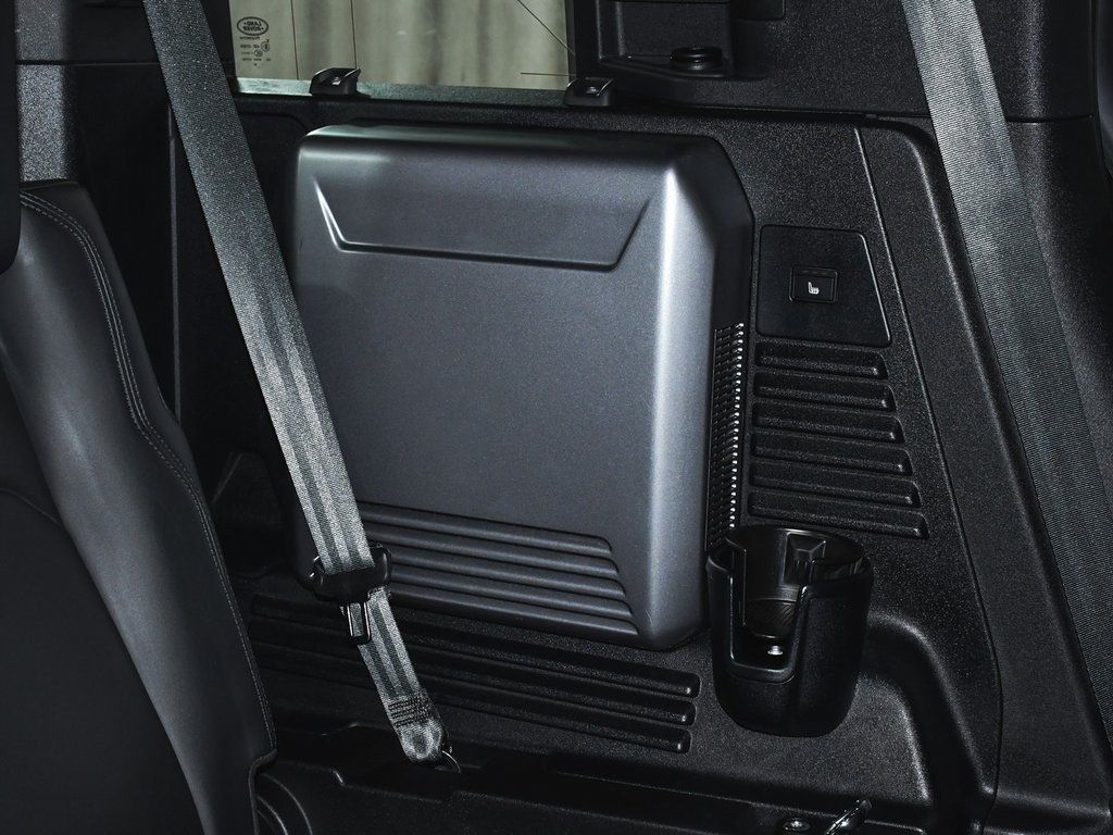 2023 Land Rover Defender 110 photo 51