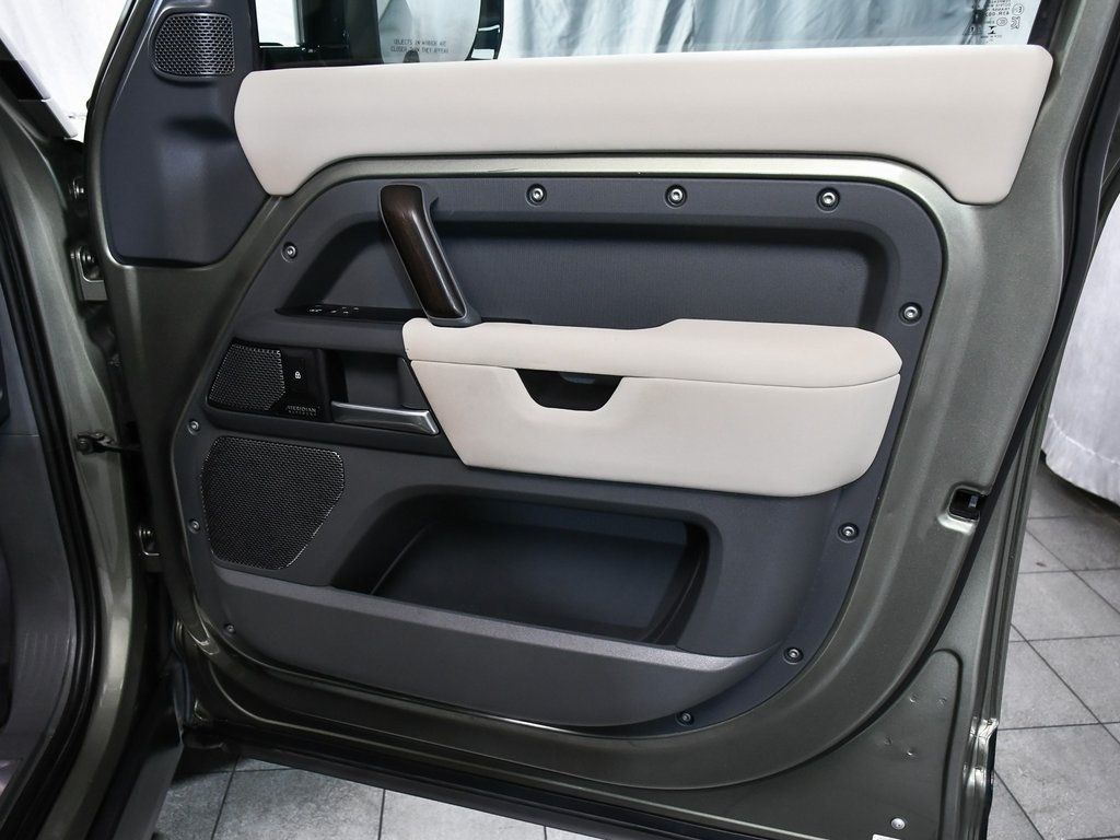 2023 Land Rover Defender 110 X-Dynamic SE photo 12