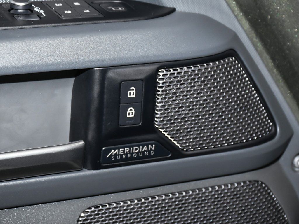 2023 Land Rover Defender 110 X-Dynamic SE photo 13