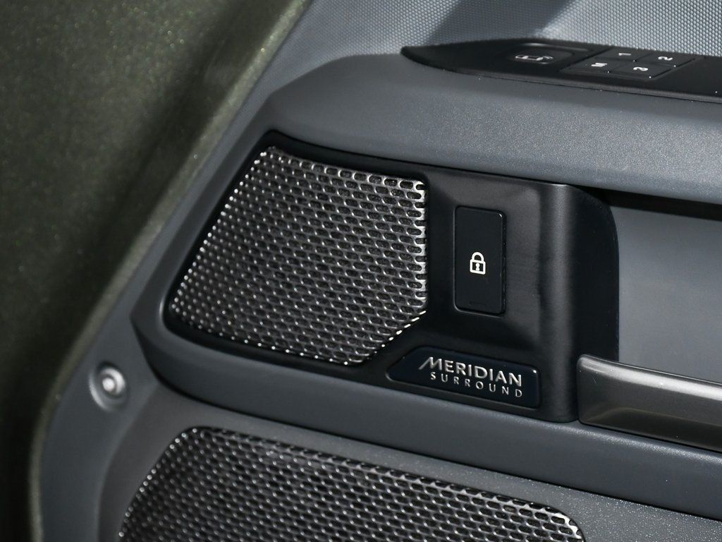 2023 Land Rover Defender 110 X-Dynamic SE photo 14