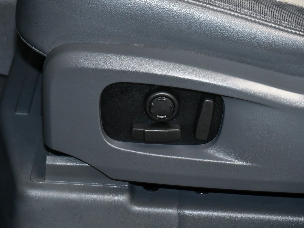 2023 Land Rover Defender 110 X-Dynamic SE photo 36