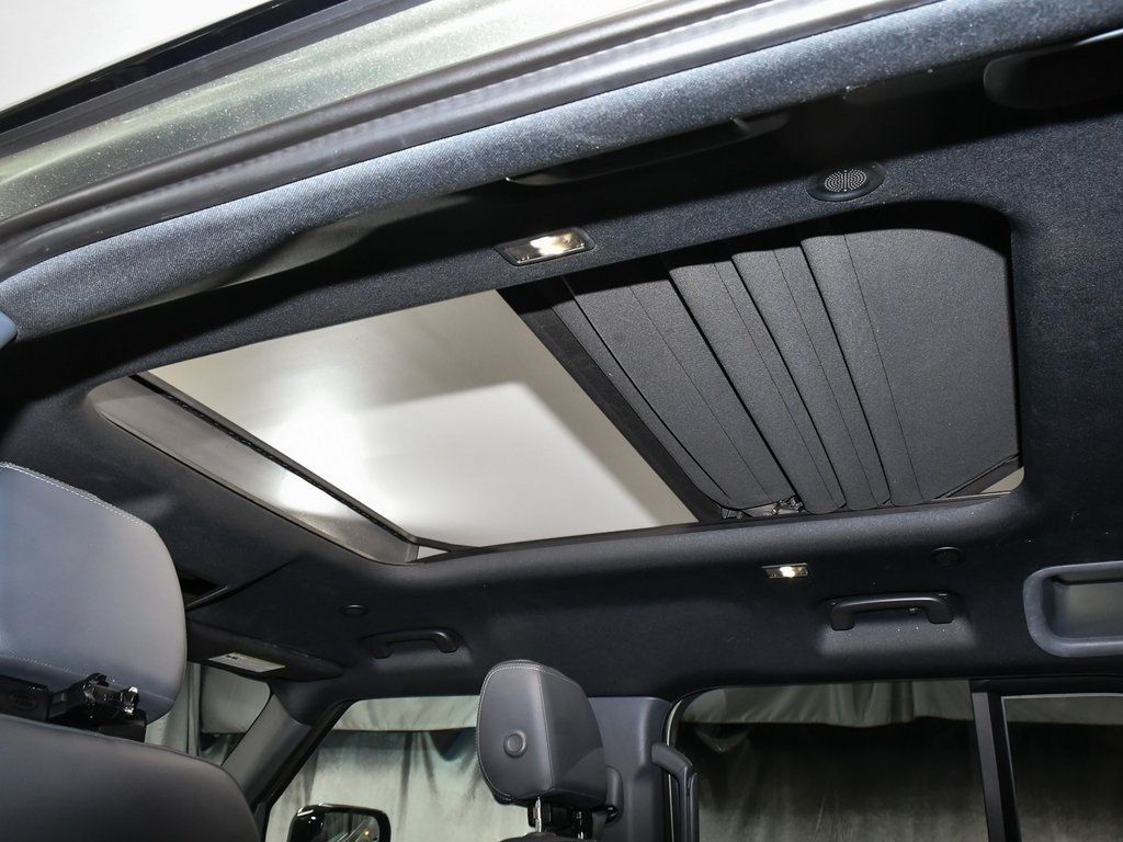 2023 Land Rover Defender 110 X-Dynamic SE photo 38