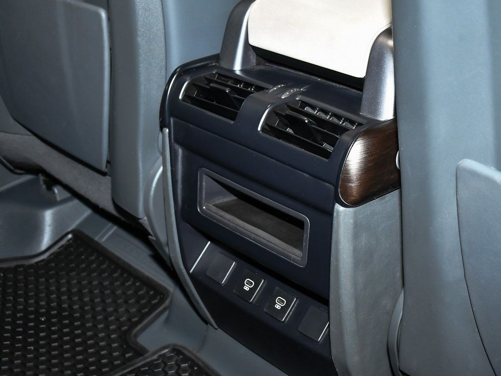 2023 Land Rover Defender 110 X-Dynamic SE photo 40