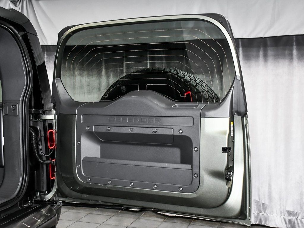2023 Land Rover Defender 110 X-Dynamic SE photo 49