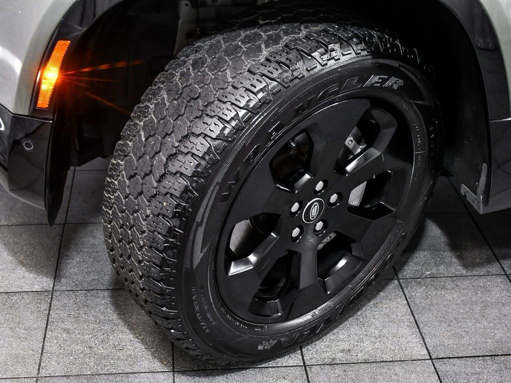 2023 Land Rover Defender 110 X-Dynamic SE photo 7