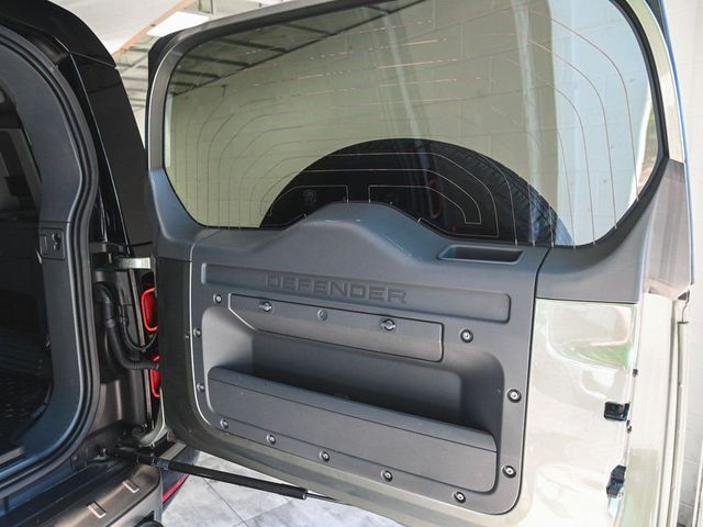 2023 Land Rover Defender 110 X-Dynamic SE - 23007332 - 36