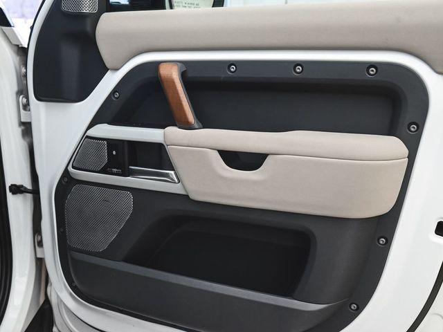 2023 Land Rover Defender 130 SE - 23002423 - 10
