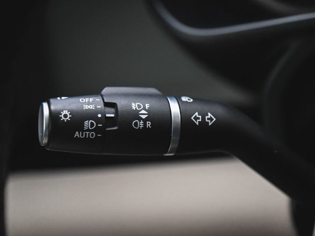 2023 Land Rover Defender 130 SE - 23002423 - 27