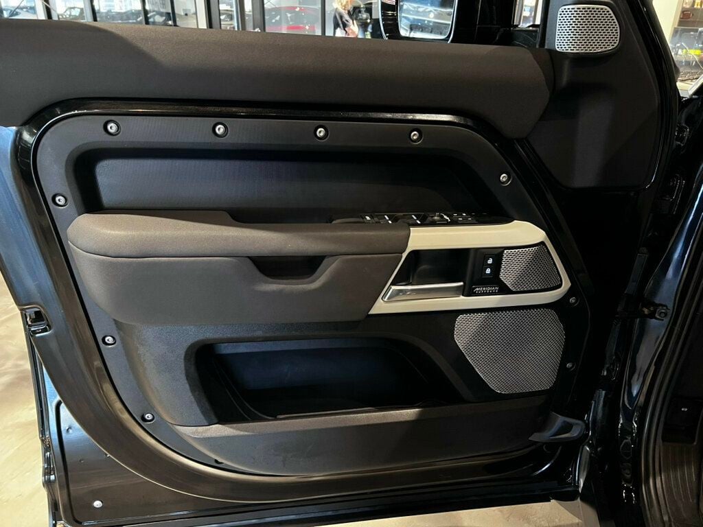 2023 Land Rover Defender 130 SE130AWD/22"GlossBlackWheels/BlackExteriorPkg/8-Passenger - 23075481 - 9
